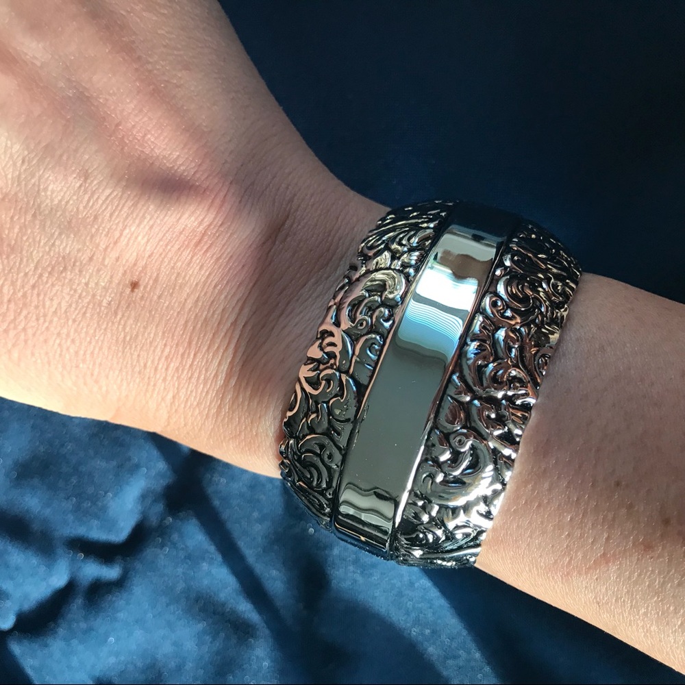 NWOT Lia Sophia cuff